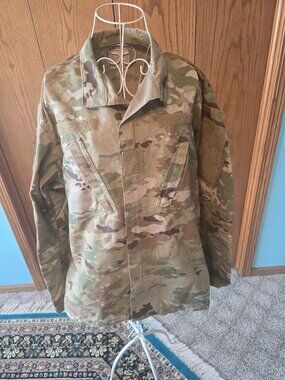 AUTHENTIC US. ARMY ISSUE OCP COMBAT COAT-MEDIUM REG | Contract SPE1C1-18--D-1020